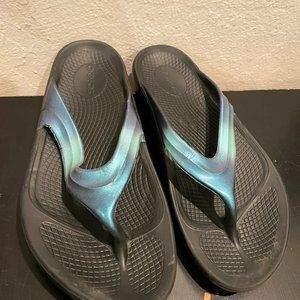 Oofos Oolala luxe women blue thong Recovery flip flops sandal Size 8